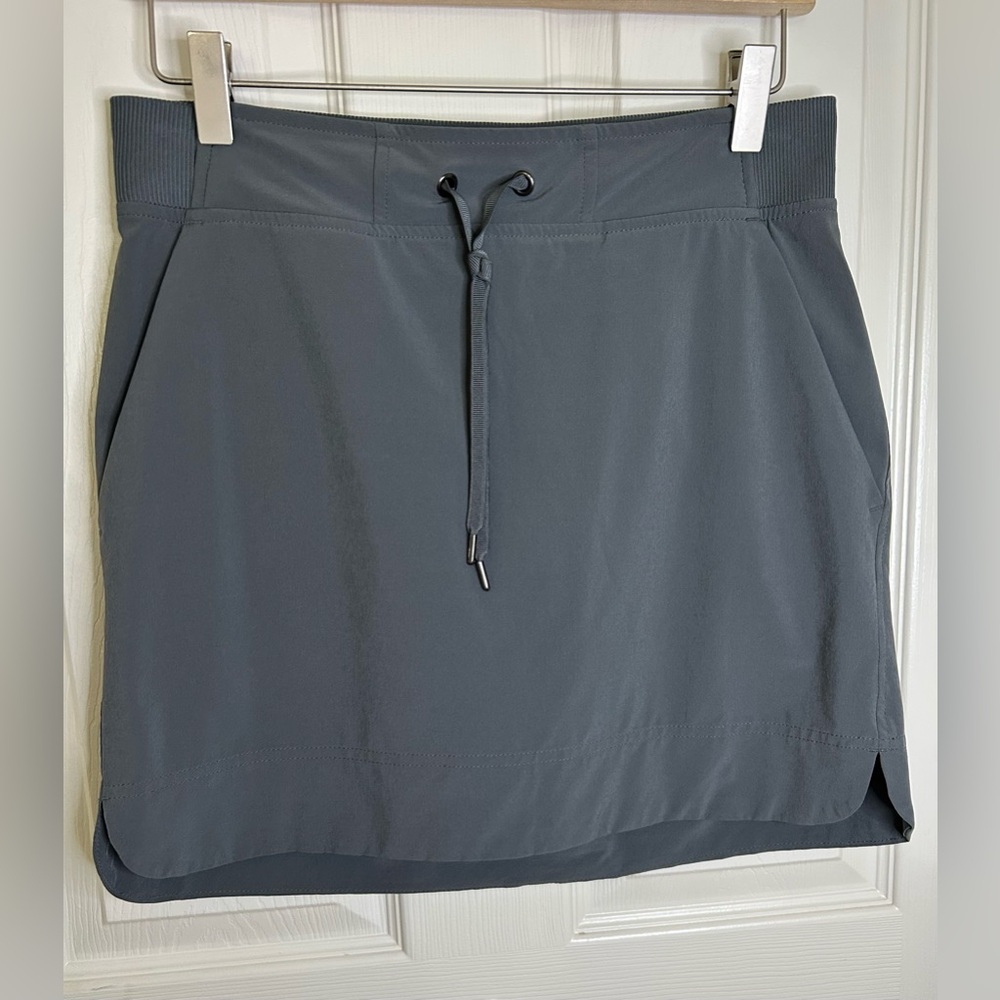 Athleta Midtown Skort in shadow grey
